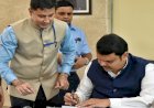 महाराष्ट्र में मुख्यमंत्री देवेंद्र फडणनीस ने संभाला कार्यभार,बहुमत साबित करने के लिए 30 नवंबर नहीं,7 दिसंबर तक का मिला है समय,सुप्रीम कोर्ट में मुकुल रोहतगी ने किया खुलासा