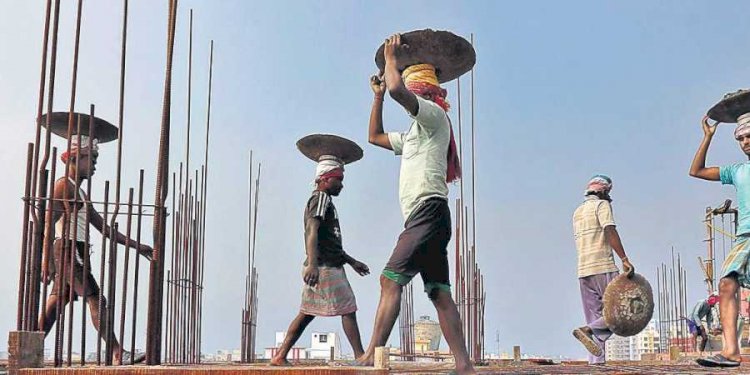 देश के श्रमिकों को जल्द मिल सकता है समान न्यूनतम वेतन का तोहफा, मोदी सरकार कर रही है तैयारी