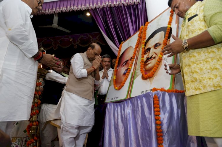 रक्षा मंत्री राजनाथ सिंह ने बीजेपी सांसदों की तुलना ब्रिटिश राइफल ‘थ्री-नॉट-थ्री’ से क्यों की?