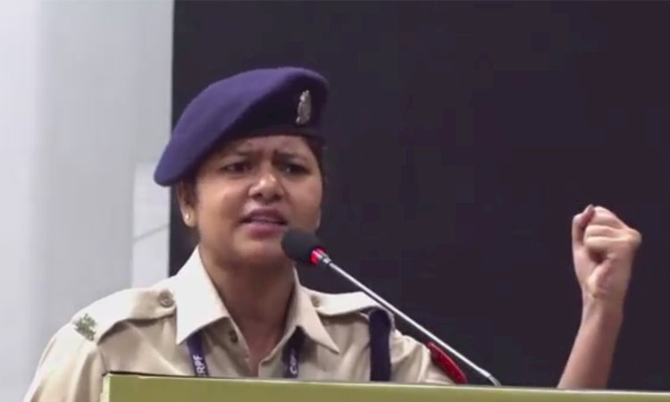 आप सीआरपीएफ की इस महिला आरक्षी को सुनिए,बड़े-बड़े वक्ताओं को भूल जाएंगे!
