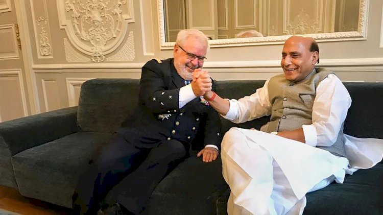 रक्षा मंत्री राजनाथ सिंह की स्वदेश वापसी, फ्रांस की यात्रा को बताया सार्थक, शस्त्र पूजा पर विपक्ष के सवालों का दिया जवाब