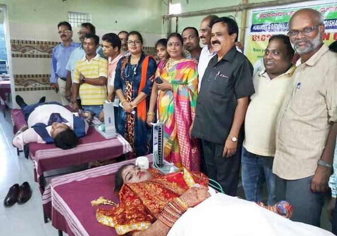 न पंडित-ना पूजा, न मंडप-न मंत्रोचारण,ओडिशा में एक जोड़ा संविधान की शपथ लेकर शादी के पवित्र बंधन में बंधा