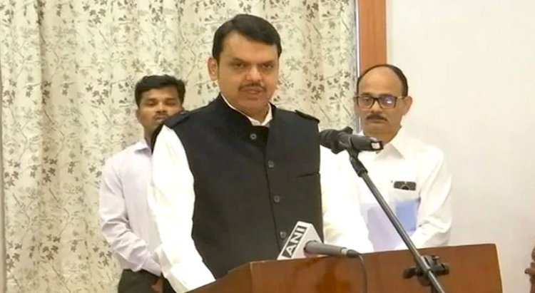महाराष्ट्र की सियासत में बड़ा उलटफेर, बीजेपी-एनसीपी की बनी सरकार, देवेंद्र फडणनीस मुख्यमंत्री और अजित पवार बने उपमुख्यमंत्री, संजय राउत हुए आगबबूला