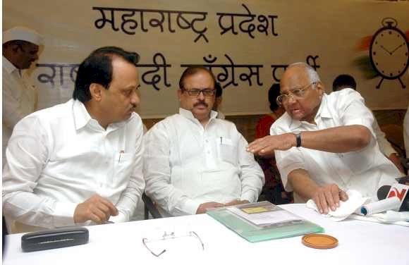 महाराष्ट्र : चाचा शरद पवार की ही राह चले अजित पवार, शरद पवार भी अपने राजनीतिक जीवन ऐसा कर चुके हैं दो बार!