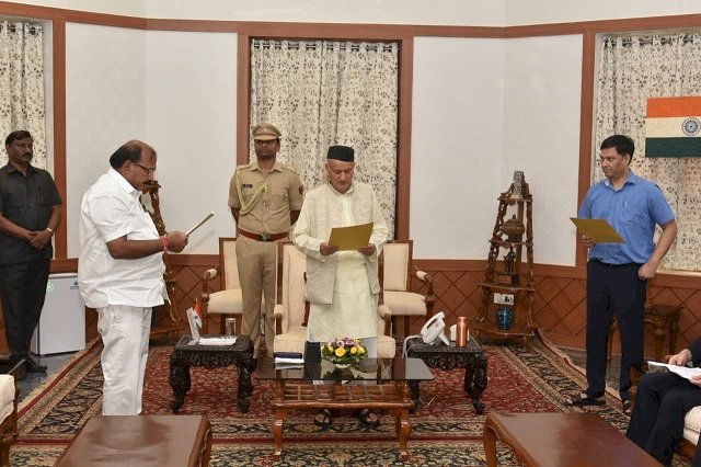 महाराष्ट्र : उद्धव ठाकरे कल ले सकते हैं मुख्यमंत्री पद की शपथ,जयंत पाटिल और बाला साहब थोराट बनेंगे उप-मुख्यमंत्री, बीजेपी विधायक कालीदास कोलांबकर  प्रोटेम स्पीकर नियुक्त