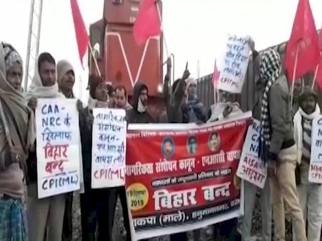 CAA के खिलाफ वामदलों का भारत बंद,दिल्ली से कर्नाटक तक सड़कों पर उतरे प्रदर्शकारी, हिरासत में लिए गए कई प्रदर्शनकारी