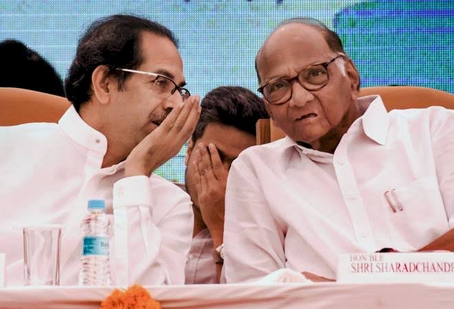 महाराष्ट्र में उद्धव ठाकरे मंत्रिमंडल का विस्तार, एनसीपी के अजित पवार बने उप-मुख्यमंत्री, आदित्य और धनंजय मुंडे को मिला मंत्री पद